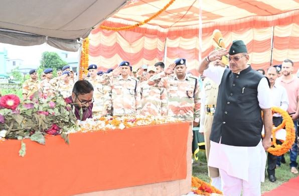 मंत्री गणेश जोशी ने शहीद चंद्र मोहन सिंह नेगी को पुष्पचक्र अर्पित कर दी श्रद्धांजलि