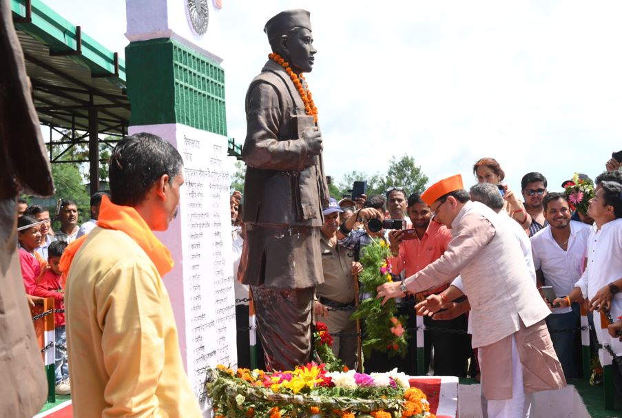 मुख्यमंत्री पुष्कर सिंह धामी ने सालम क्रांति के शहीदों को अर्पित की श्रद्धांजलि।