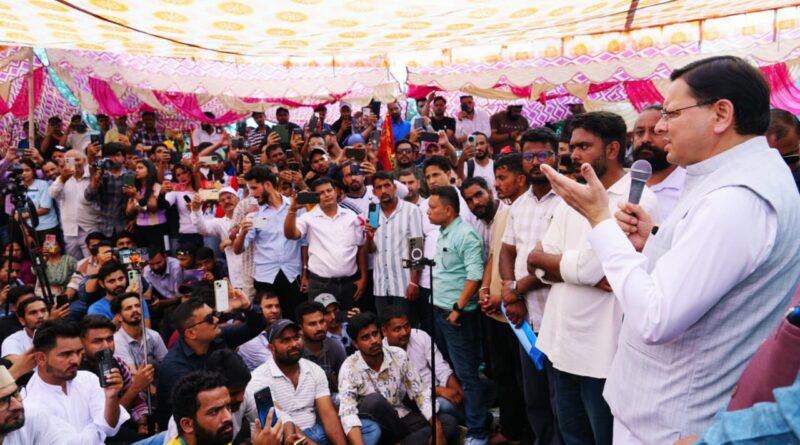 युवाओं संग पहुंचे सीएम धामी, परीक्षा मामले में सीबीआई जांच की सिफारिश।