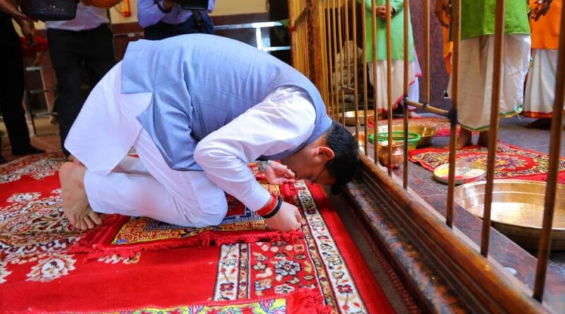 धारी देवी मंदिर पहुंचे मुख्यमंत्री पुष्कर सिंह धामी ने पूजा कर प्रदेश की खुशहाली और आपदा से मुक्ति का आशीर्वाद मांगा।