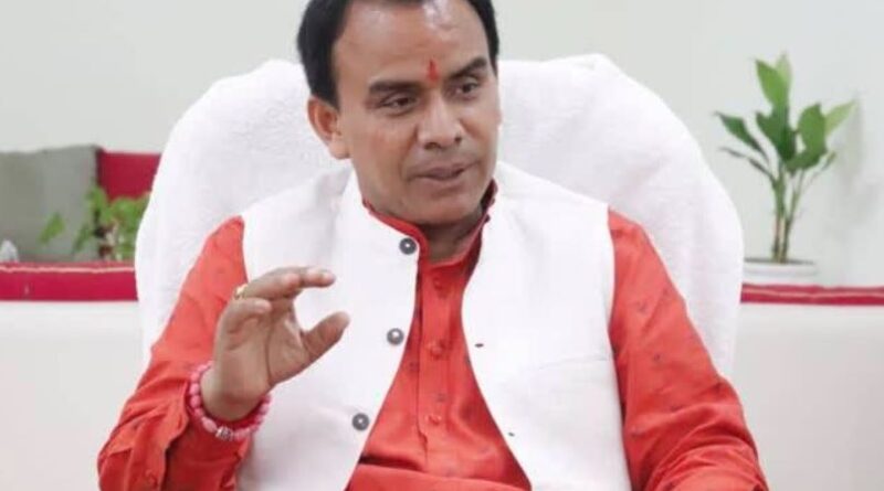 स्वास्थ्य विभाग में 300 चिकित्सकों की और होगी भर्तीः डाॅ. धन सिंह रावत