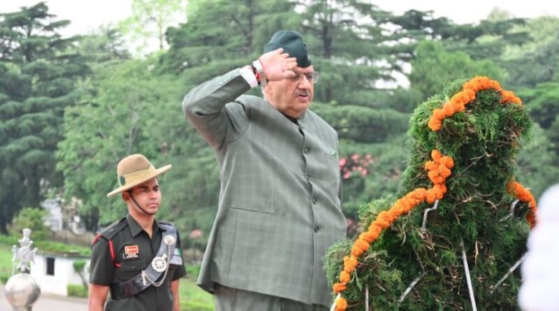 सैनिक कल्याण मंत्री गणेश जोशी ने लैंसडाउन वार मेमोरियल में शहीदों को पुष्पचक्र अर्पित कर दी श्रद्धांजलि
