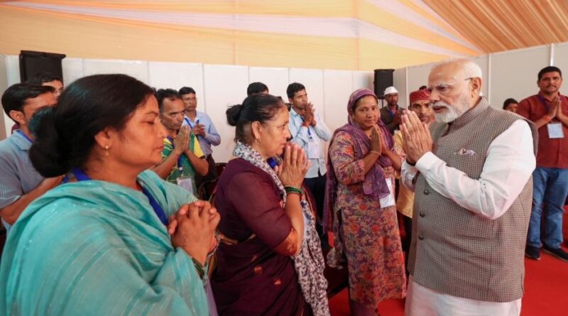 प्रधानमंत्री मोदी पहुंचे धराली, आपदा प्रभावित परिवारों को दी राहत का भरोसा।