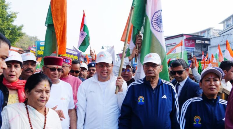 देहरादून घंटाघर में सीएम धामी ने सरदार पटेल को नमन किया, एकता पदयात्रा में शामिल हुए।