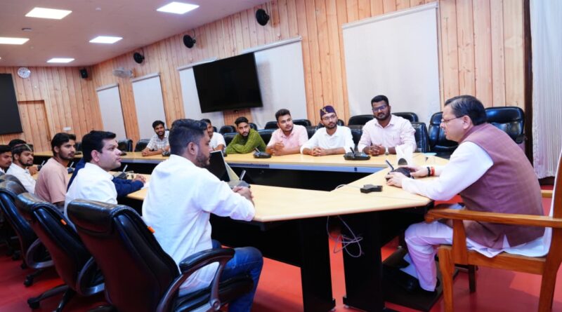 मुख्यमंत्री पुष्कर सिंह धामी से उत्तराखंड बेरोजगार संघ व तकनीकी डिप्लोमा धारक छात्रों ने मुलाकात कर परीक्षा निरस्तीकरण निर्णय पर आभार जताया।