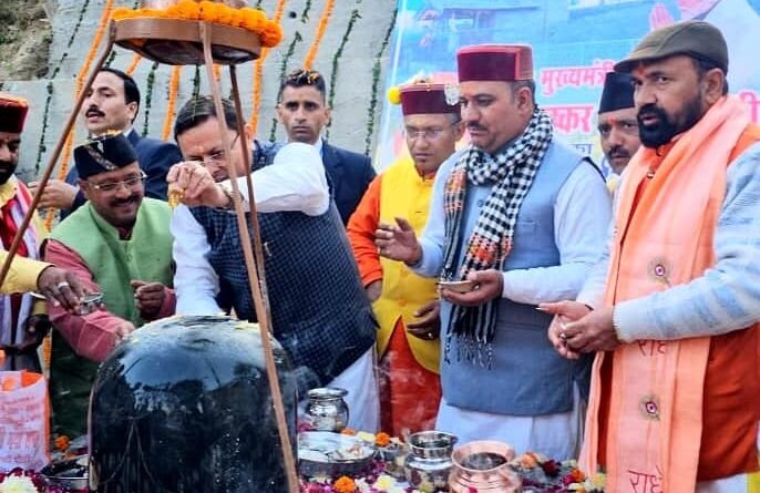 मुख्यमंत्री पुष्कर सिंह धामी लाखामंडल पहुंचे, शिव मंदिर में की  पूजा-अर्चना