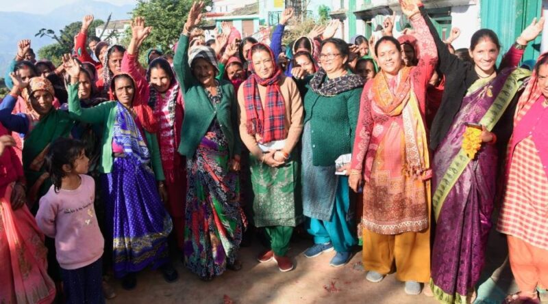 रेखा आर्या ने विकास योजनाओं के लिए 23 लाख से ज्यादा की घोषणा की