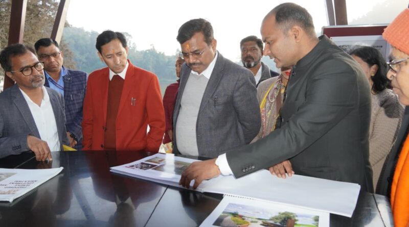 मुख्य सचिव आनन्द बर्द्धन ने शारदा बैराज क्षेत्र में विकास और बाढ़ सुरक्षा तैयारियों का आकलन किया।