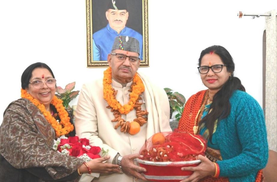 घुघुतिया त्यार व मकर संक्रांति पर कुर्मांचल परिषद के सदस्यों ने गणेश जोशी को दी शुभकामनाएं