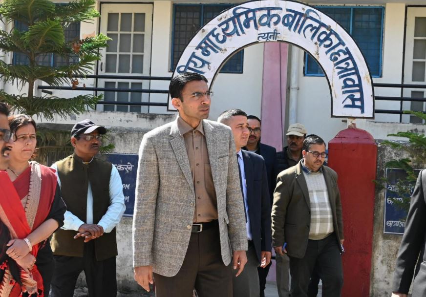 केजीबीवी त्यूनी में खेल मैदान समतलीकरण को 10 लाख की मंजूरी, डीएम सविन बंसल ने जारी की पहली किस्त