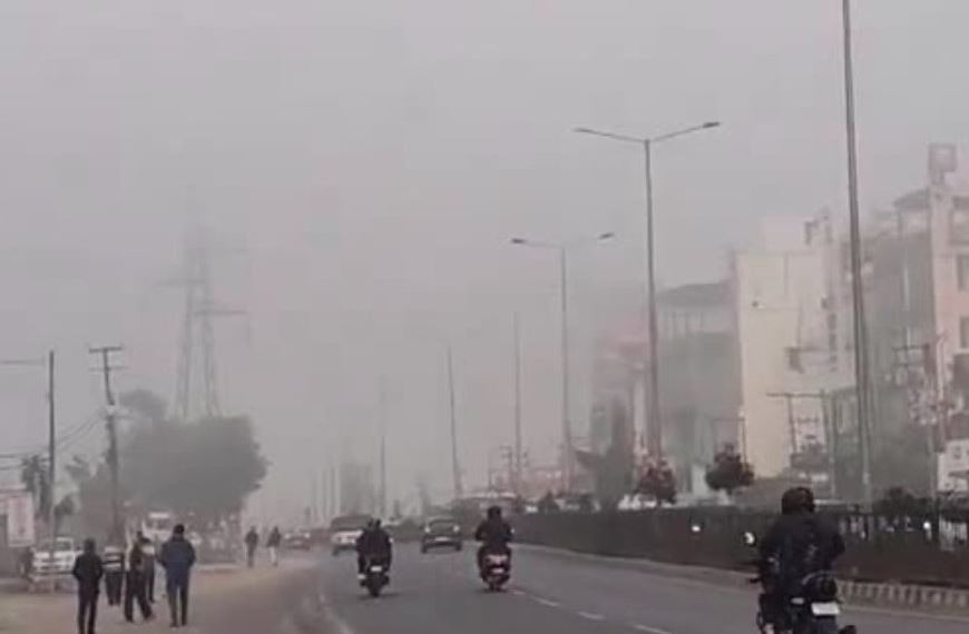 उत्तराखंड में मौसम का बदला मिजाज: मैदानी क्षेत्रों में कोहरा, पहाड़ों में कड़ाके की ठंड से जनजीवन प्रभावित