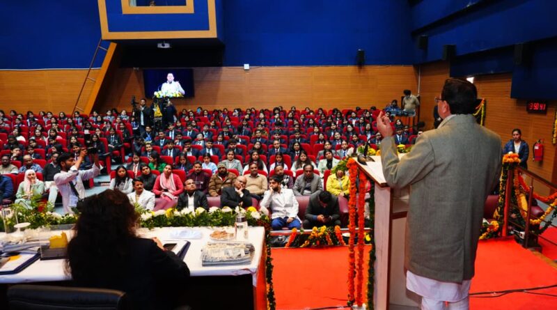 देहरादून में आयोजित ‘शी फॉर स्टेम उत्तराखण्ड’ विषय पर आयोजित कार्यशाला में पहुंचे सीएम धामी