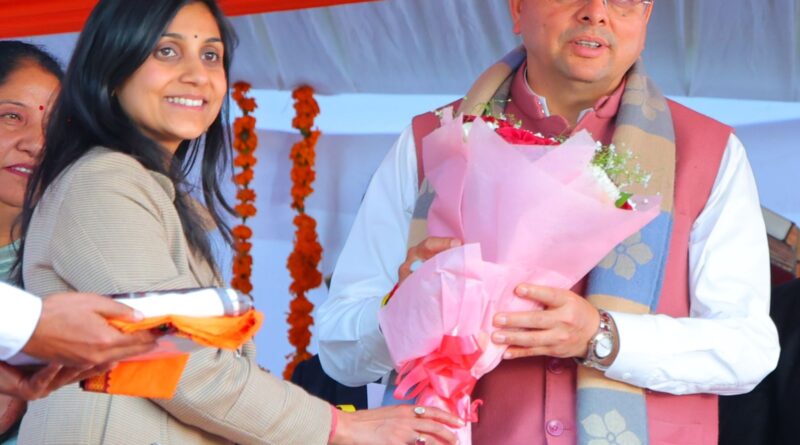 इंटर कॉलेज यमकेश्वर के नवनिर्मित दो मंजिला भवन के उद्घाटन के अवसर पर उत्तराखंड के मुख्यमंत्री पुष्कर सिंह धामी एवं उत्तर प्रदेश के मुख्यमंत्री योगी आदित्यनाथ यमकेश्वर पहुंचे।