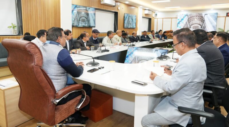 मुख्य सचिव आनन्द बर्द्धन की अध्यक्षता में सचिव समिति की बैठक हुई, जिसमें विभिन्न मुद्दों पर चर्चा कर निर्देश दिए गए।