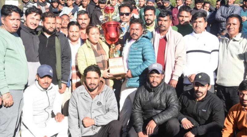 खेल में करियर बनाएं पहाड़ के युवा- रेखा आर्या