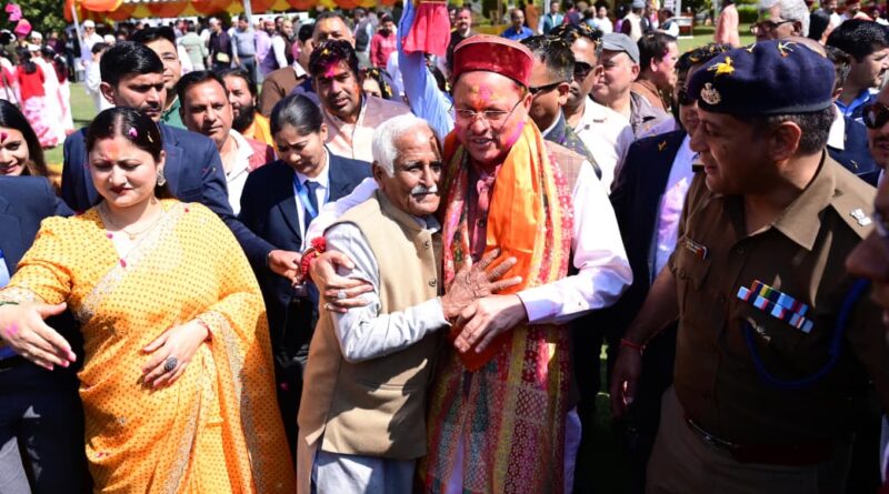 मुख्यमंत्री आवास में पारंपरिक उल्लास के साथआयोजित हुआ होली मिलन समारोह