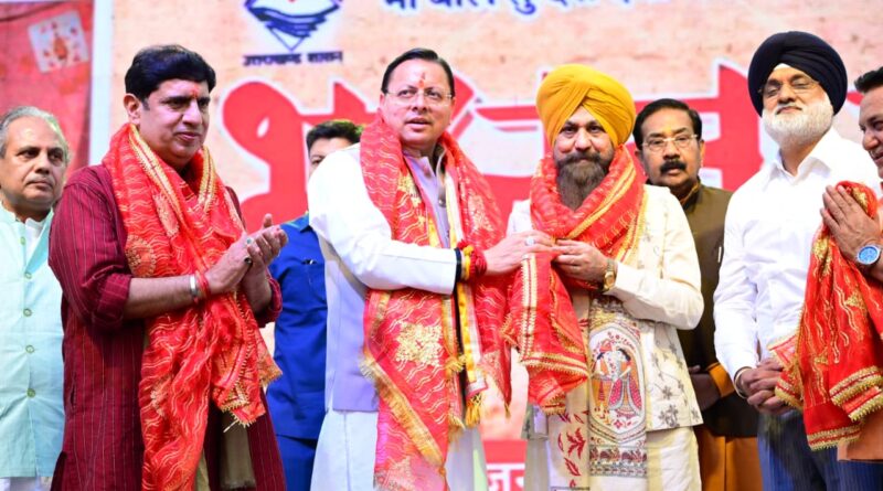 CM धामी ने मां बाल सुंदरी मंदिर में पूजा-अर्चना कर प्रदेश के चहुंमुखी विकास और सुख-शांति की कामना की।