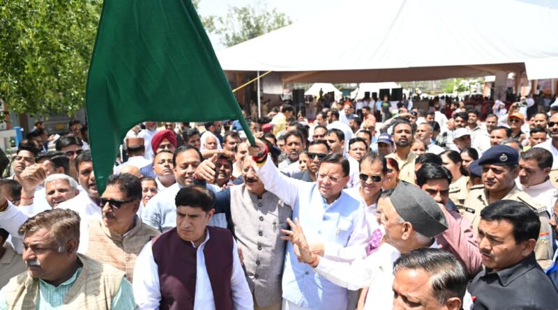 मुख्यमंत्री पुष्कर सिंह धामी ने ऋषिकेश से चार धाम जाने वाली बसों को हरी झंडी दिखाकर किया रवाना