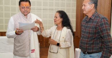 मुख्यमंत्री पुष्कर सिंह धामी ने मुख्य सेवक सदन में जनसुनवाई कर लोगों की समस्याएं सुनीं।