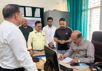 स्वास्थ्य मंत्री सुबोध उनियाल ने किया गरमपानी सामुदायिक स्वास्थ्य केंद्र का औचक निरीक्षण