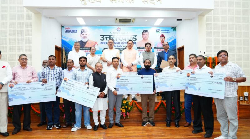उत्तराखण्ड स्वच्छ गतिशीलता परिवर्तन नीति-के तहत 06 लाभार्थियों को सब्सिडी चेक किए प्रदान