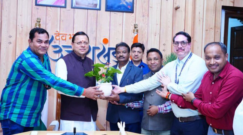 मुख्यमंत्री पुष्कर सिंह धामी से छत्तीसगढ़ से आए पत्रकारों के प्रतिनिधिमंडल ने की शिष्टाचार भेंट