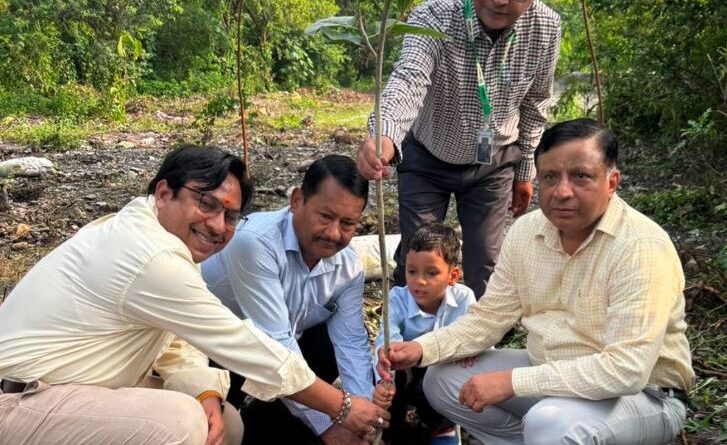 “पेड़ नहीं, आने वाली पीढ़ियों का भविष्य लगा रहे हैं”- बंशीधर तिवारी