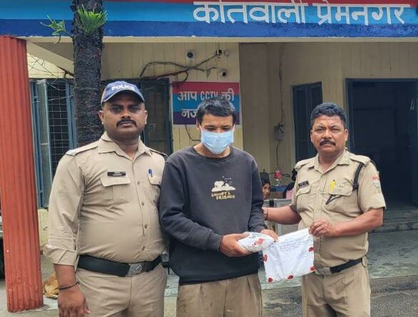 एटीएम तोड़कर चोरी की कोशिश नाकाम, आरोपी रंगे हाथ गिरफ्तार