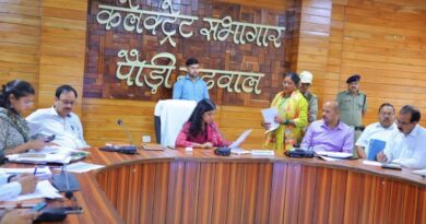 जनता मिलन कार्यक्रम में डीएम ने सुनीं जनशिकायतें, अधिकांश मामलों का मौके पर हुआ समाधान