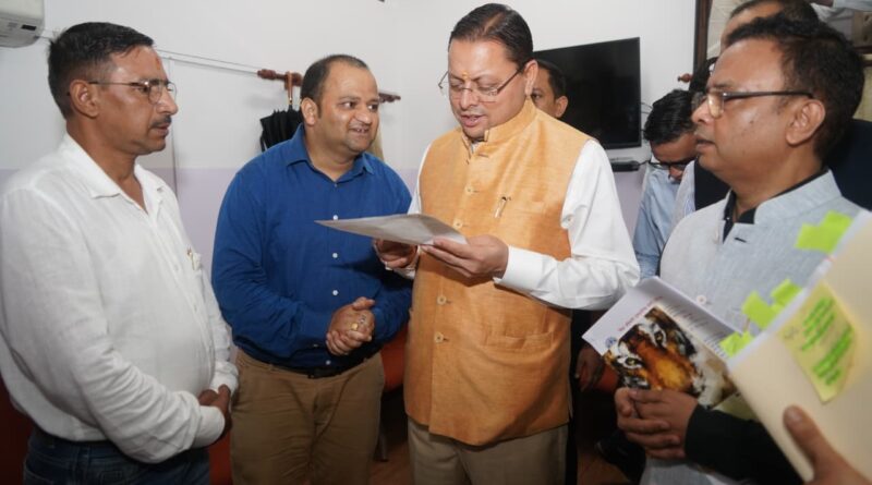 मुख्यमंत्री पुष्कर सिंह धामी से विभिन्न कर्मचारी संगठनों के प्रतिनिधिमंडलों ने की भेंट,