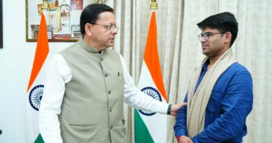 फ्लाइंग कार बनाने वाले रवि टमटा से मिले सीएम धामी, स्टार्टअप को सरकारी मदद के निर्देश