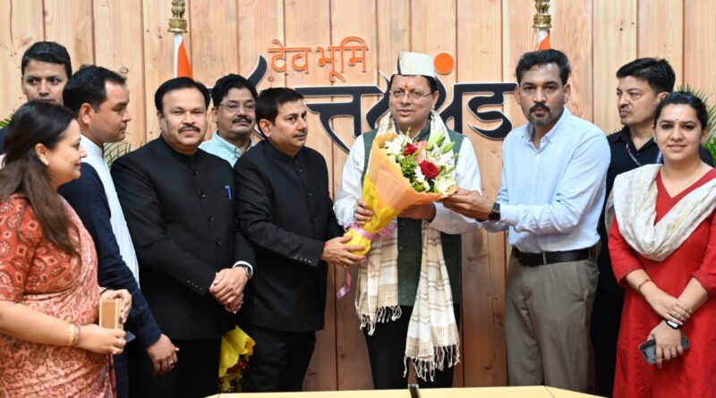मुख्यमंत्री पुष्कर सिंह धामी के जन्मदिवस पर मुख्यमंत्री आवास में उमड़ा आत्मीयता का माहौल, मंत्रीगण, अधिकारी-कर्मचारी और जनप्रतिनिधियों ने दी शुभकामनाएं