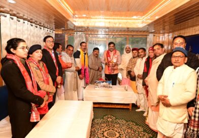 मुख्य सचिव आनंद बर्धन ने गंगोत्री धाम में की पूजा-अर्चना, व्यवस्थाओं का लिया जायजा