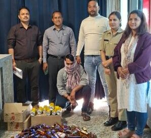 देहरादून के नकरौंदा स्थित होटल/होमस्टे में आबकारी विभाग की छापेमारी, शराब की बड़ी खेप बरामद